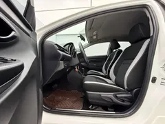 2022 Toyota Yaris L Zhixuan X 1.5L CVT PLUS, белый — фото 18