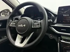 2021 Kia K3 1.5L CVT Fashion, белый — фото 12
