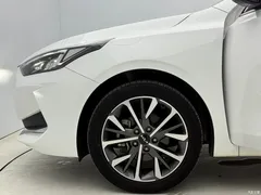 2021 Kia K3 1.5L CVT Fashion, белый — фото 20