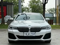 2022 BMW 5 Series 5 530Li M, белый — фото 2
