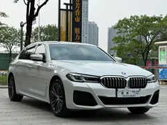 2022 BMW 5 Series 5 530Li M, белый — фото 3