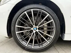2022 BMW 5 Series 5 530Li M, белый — фото 12