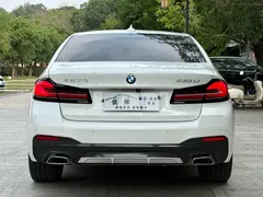 2022 BMW 5 Series 5 530Li M, белый — фото 15