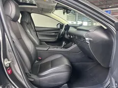 2022 Mazda Axela 2.0L AT quality and elegance — фото 5