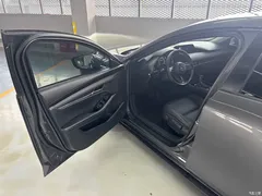 2022 Mazda Axela 2.0L AT quality and elegance — фото 12