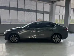 2022 Mazda Axela 2.0L AT quality and elegance — фото 13