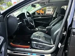 2022 Volkswagen Passat 330TSI Luxury, чёрный — фото 2