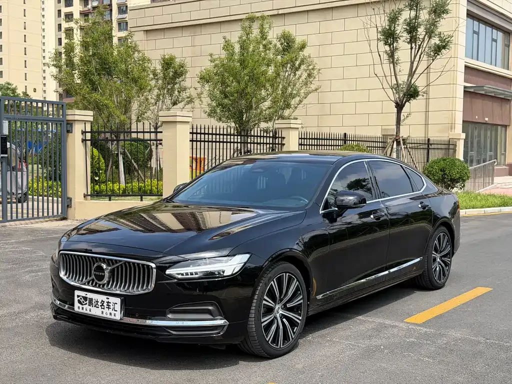 2022 Volvo S90 B5 Luxury