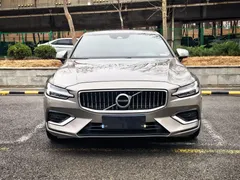 2022 Volvo S60 B4 Luxury — фото 2