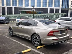 2022 Volvo S60 B4 Luxury — фото 8