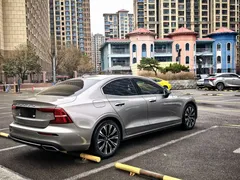 2022 Volvo S60 B4 Luxury — фото 10