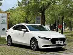 2021 Mazda 3 2.0L AT, белый — фото 3