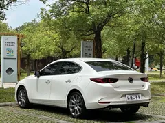 2021 Mazda 3 2.0L AT, белый — фото 12