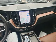 2022 Volvo XC60 Hybrid T8 PHEV 4WD Luxury — фото 13