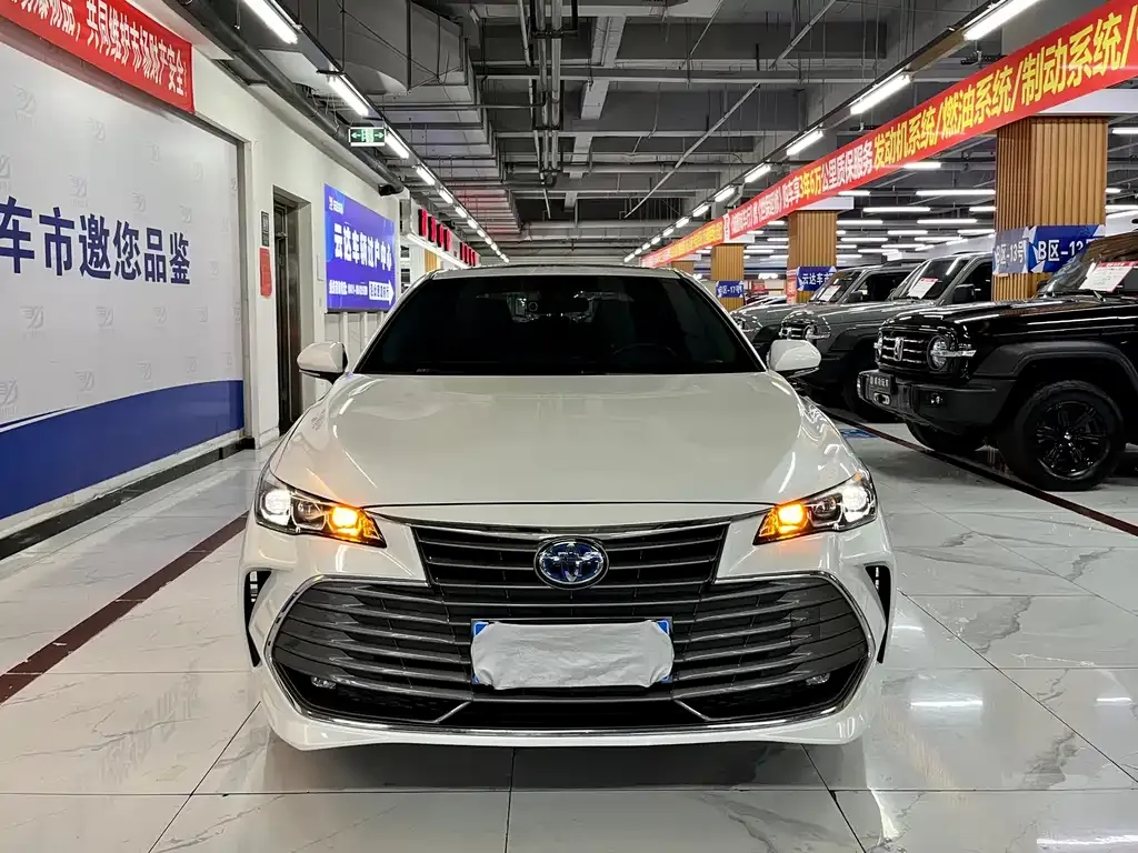 2019 Toyota Avalon Hybrid 2.5L Luxury