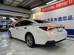 2019 Toyota Avalon Hybrid 2.5L Luxury, белый — фото 3