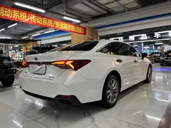 2019 Toyota Avalon Hybrid 2.5L Luxury, белый — фото 5