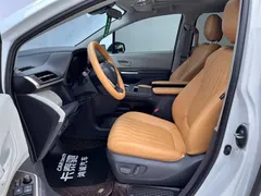 2023 Toyota Sienna 2.5L Hybrid Comfort, белый — фото 14