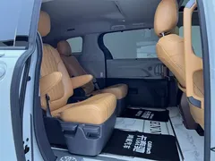 2023 Toyota Sienna 2.5L Hybrid Comfort, белый — фото 18