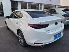 2023 Mazda 3 2.0L AT, белый — фото 6