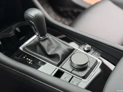 2021 Mazda Axela 2.0L AT Quality, белый — фото 27