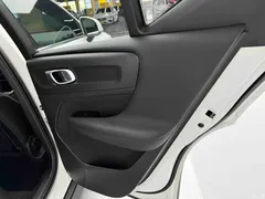 2022 Volvo XC40 T4 4WD Zhiyuan Luxury, белый — фото 3