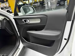 2022 Volvo XC40 T4 4WD Zhiyuan Luxury, белый — фото 6