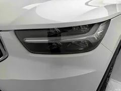 2022 Volvo XC40 T4 4WD Zhiyuan Luxury, белый — фото 11