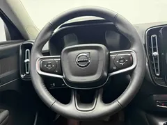 2022 Volvo XC40 T4 4WD Zhiyuan Luxury, белый — фото 15