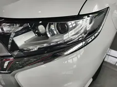 2021 Mitsubishi Outlander 2.0L 2WD 5, белый — фото 3