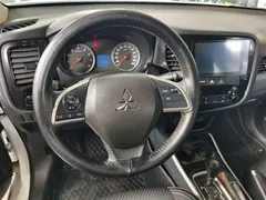 2021 Mitsubishi Outlander 2.0L 2WD 5, белый — фото 5