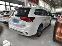 2021 Mitsubishi Outlander 2.0L 2WD 5, белый — фото 11