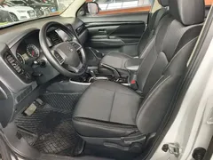 2021 Mitsubishi Outlander 2.0L 2WD 5, белый — фото 12