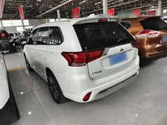 2021 Mitsubishi Outlander 2.0L 2WD 5, белый — фото 14