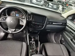 2021 Mitsubishi Outlander 2.0L 2WD 5, белый — фото 19