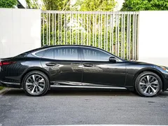 2021 Lexus LS 500h, чёрный — фото 7