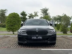 2022 BMW 5 Series modified 530Li leading M sports package, чёрный — фото 2