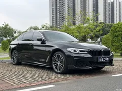 2022 BMW 5 Series modified 530Li leading M sports package, чёрный — фото 3