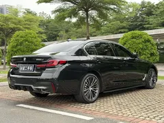 2022 BMW 5 Series modified 530Li leading M sports package, чёрный — фото 9