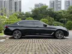 2022 BMW 5 Series modified 530Li leading M sports package, чёрный — фото 11