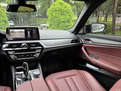 2022 BMW 5 Series modified 530Li leading M sports package, чёрный — фото 16