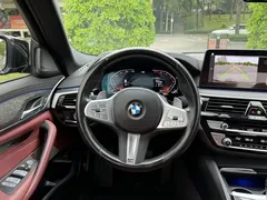 2022 BMW 5 Series modified 530Li leading M sports package, чёрный — фото 19