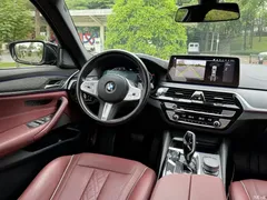 2022 BMW 5 Series modified 530Li leading M sports package, чёрный — фото 20