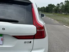 2023 Volvo XC60 B5 4WD Zhiyuan Luxury, белый — фото 19