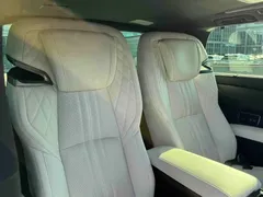 2020 Lexus LM 300h, чёрный — фото 18