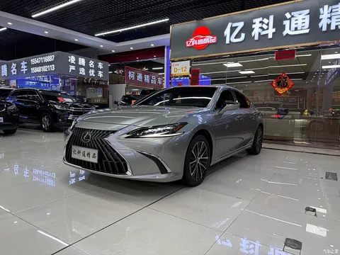 2022 Lexus ES 300h Premium