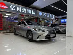 2022 Lexus ES 300h Premium — фото 3