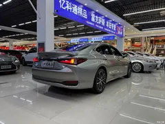 2022 Lexus ES 300h Premium — фото 5