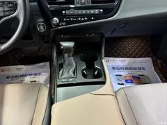 2022 Lexus ES 300h Premium — фото 17