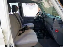 2019 Toyota Land Cruiser (imported) 4.0L MT — фото 11